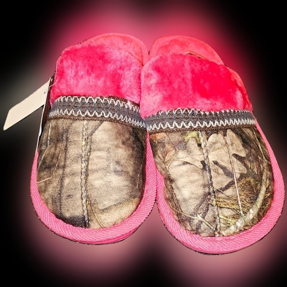 NWT Mossy Oak Hot Pink Camo Slippers